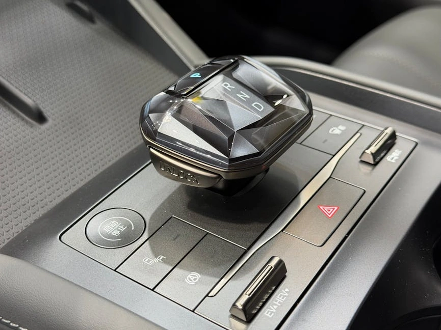 Dashboard dell'interfaccia utente del Visionary Leadership Lab che mostra grafici e dati sui trend futuri